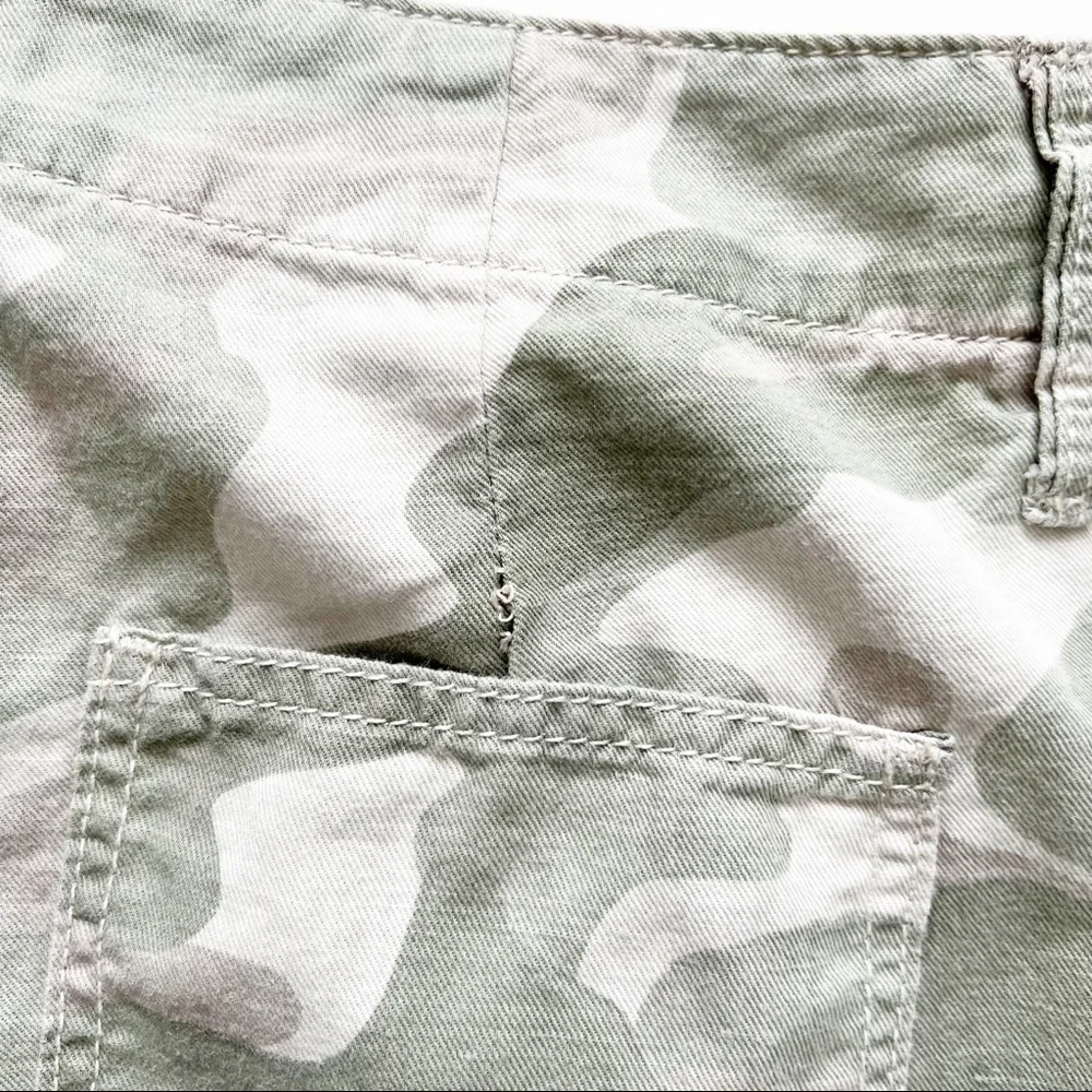 MOTHER THE SHAKER CHOP CROP FRAY Linen Blend Desert Print Camo Jeans Pan… - Picture 15 of 16